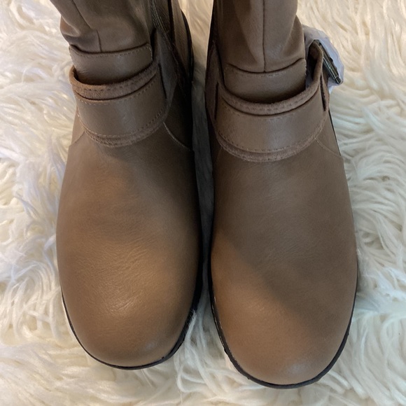 Beautiful Dream Pairs Women’s Boots Brand New size 10 - Picture 14 of 16